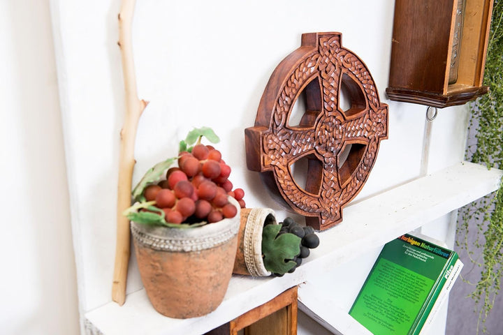 Windalf Wand Deko Taran Ø 29 cm KELTENKREUZ mit Zopfmuster Celtic Art Handarbeit aus Holz