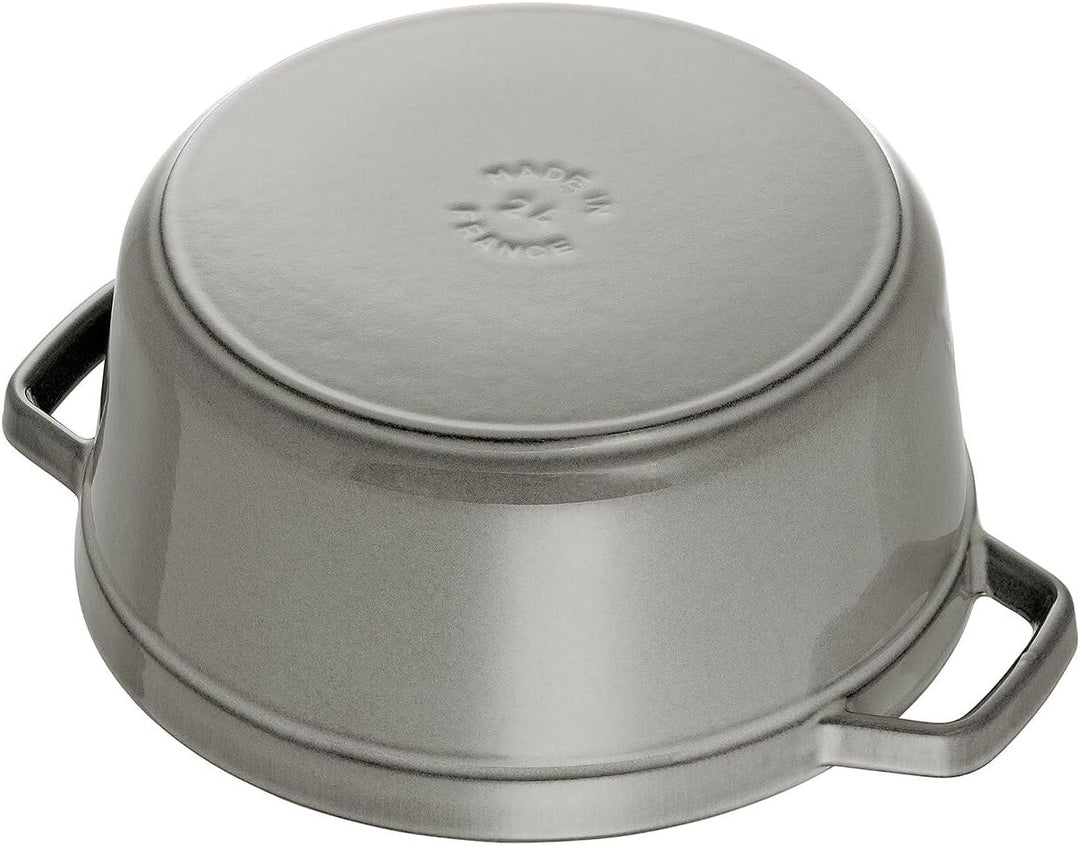 STAUB Gusseisen Bräter/Cocotte, Rund 24 cm, 3,8 L, Aromaregen Funktion für optimale Befeuchtung, Für