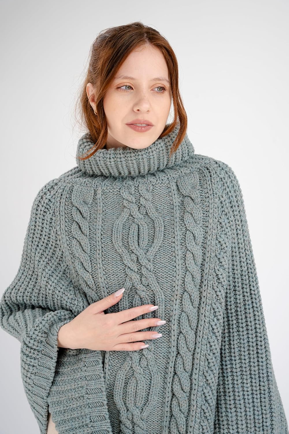 SAOL Damen Strickjacke aus 100% Merinowolle Zopfmuster Irische Aran Poncho Einheitsgrösse Skylight,