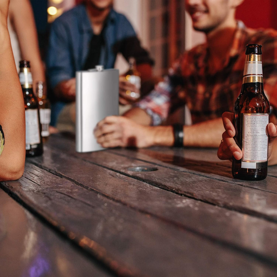 Relaxdays Flachmann XXL aus Edelstahl, Riesen Flachmann mit 1,8l Fassungsvolumen, klassisches Flachm