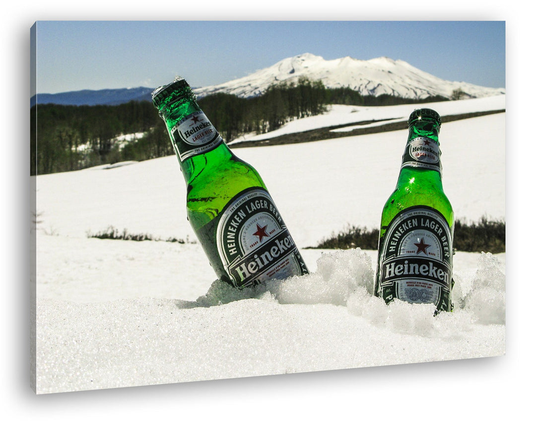 deyoli zwei eiskalte Biere im Schnee Format: 80x60 als Leinwandbild, Motiv fertig gerahmt auf Echtho