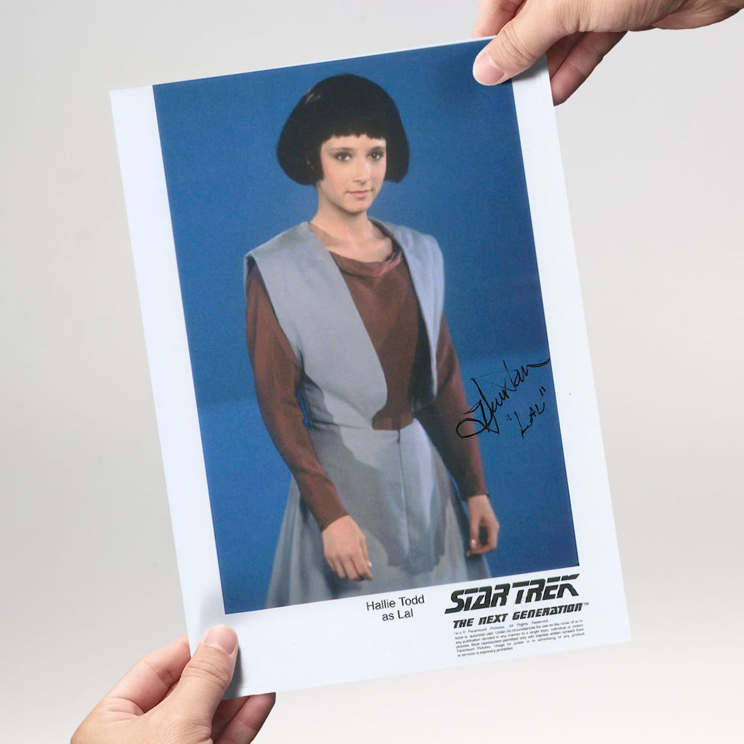 Autogramm Hallie Todd 3 aus Star Trek - Originalautogramm mit Echtheitszertifikat