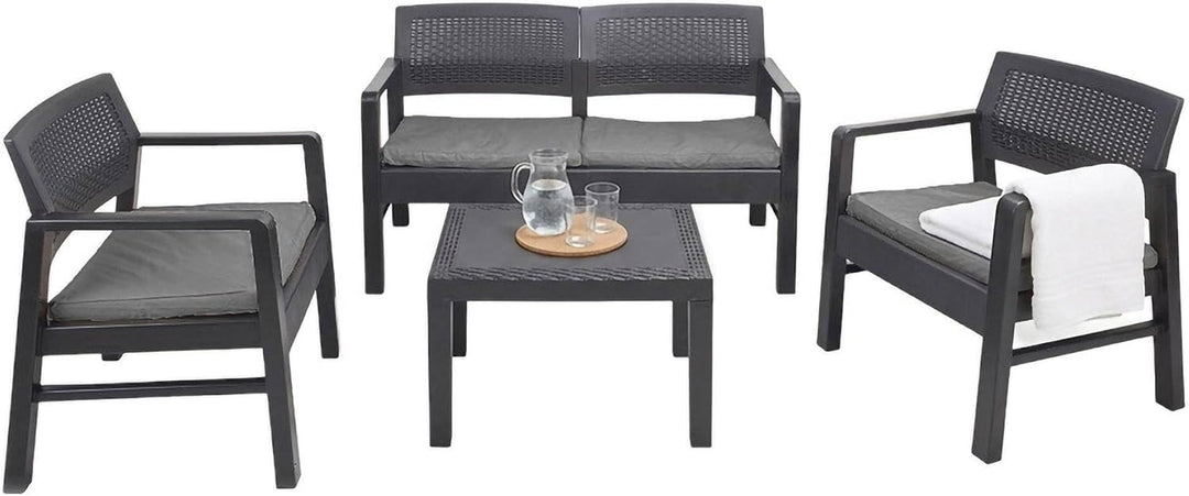 Dmora Innen- und Aussenlounge bestehend aus: 2 Sesseln, 1 Zweisitzer-Sofa und 1 Couchtisch, mit Kiss
