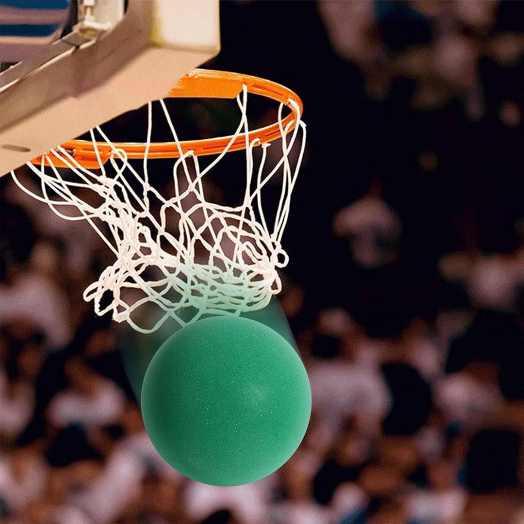 Generisch Leiser Basketball, leiser Indoor-Basketball, leiser Basketball-Dribbling im Innenbereich,