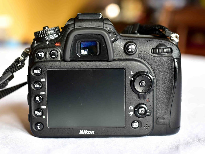 Nikon D7100 SLR-Digitalkamera (24 Megapixel, 8 cm (3,2 Zoll) TFT-Monitor, Full-HD-Video) Kit inkl. A