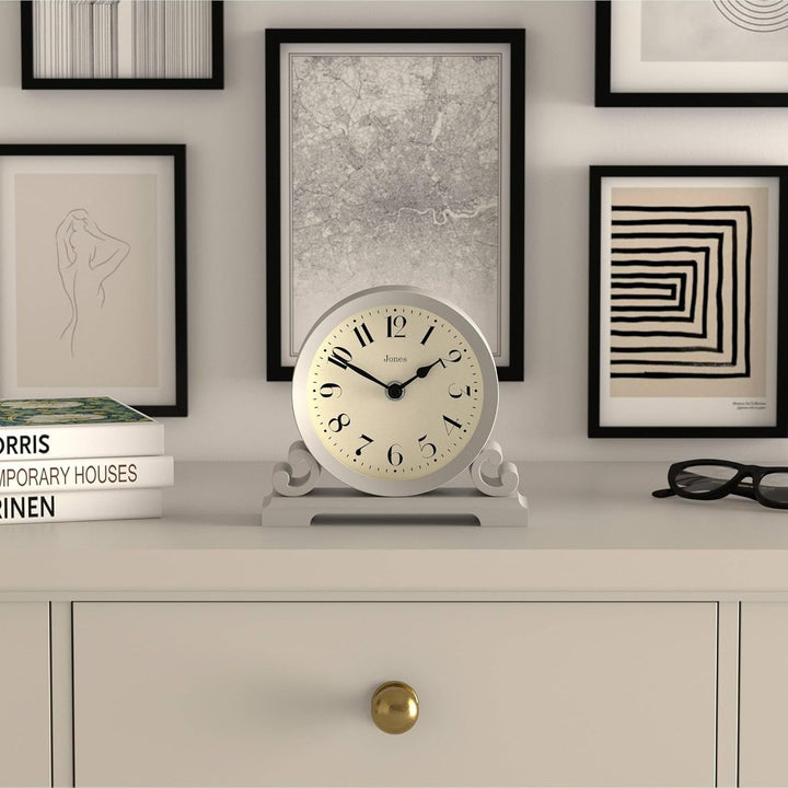 JONES CLOCKS® Saloon Tischuhr I Traditionelles DoppelIscrollIDesign I Grau I Zeitgenössischer klassi