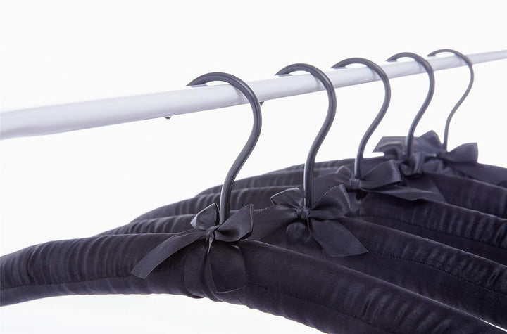 Cocomaya 43 cm Extra Large Anti Slip Schwarz Satin Gepolsterter Kleiderbügel No Bumps für Mäntel, Pu
