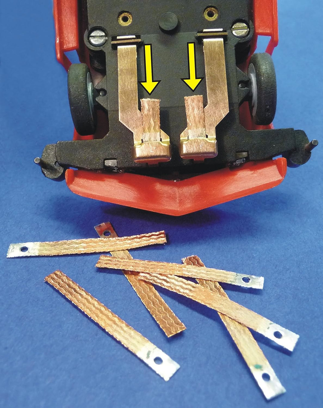 4-STÜCK Reifen + 8 Schleifer + 2 GLÜHBIRNEN für Carrera Servo 140 V1 Auto`s