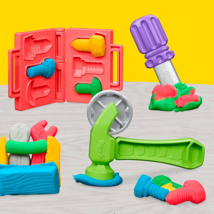 Play-Doh Werkbank Spielset, 5 x 56 g Dosen Modelliermasse in bunten Farben, mit Kreissäge-Spielzeug,