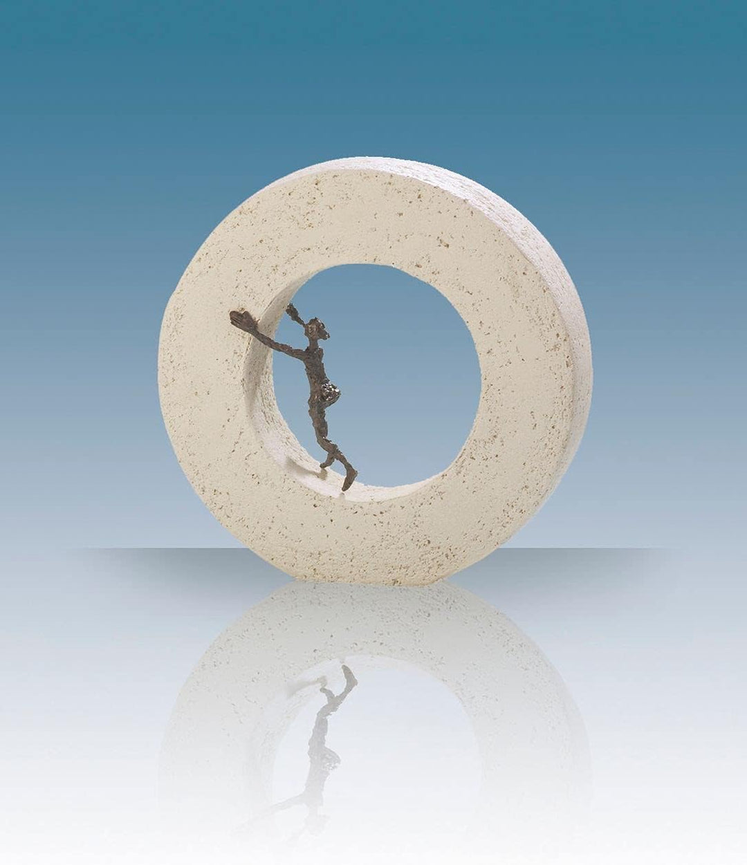 Hoch hinaus - Kött-Gärtner Luise - Bronze Skulptur