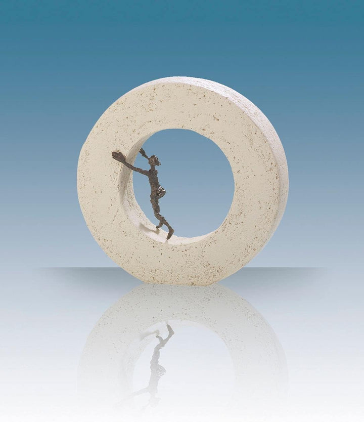 Hoch hinaus - Kött-Gärtner Luise - Bronze Skulptur