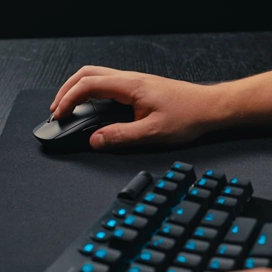 Logitech G PRO X Superlight 2 Lightspeed Kabellose Gaming-Maus, Lightweight, LIGHTFORCE Hybrid-Schal