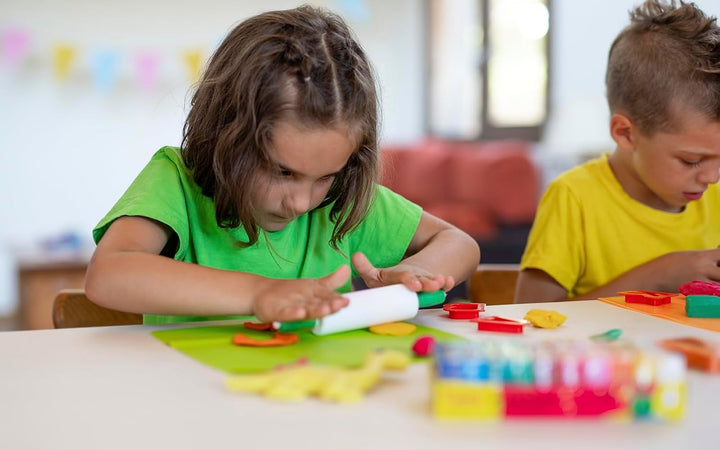 Jovi Plastilin, leicht formbare Modelliermasse für Kinder ab 2 Jahren, 30 Stangen je 50g, Grundfarbe