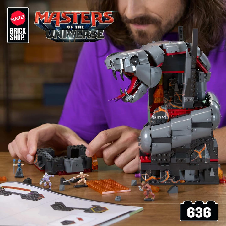 Mattel Brick Shop Masters of the Universe Bauset, Clash at Snake Mountain mit 636 Teilen und 12 Figu