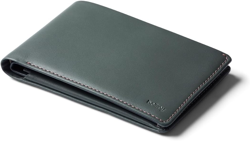 Bellroy Travel Wallet – Reisebrieftasche (Reisepass, Bordkarten, Scheine, Karten und Stift) Everglad