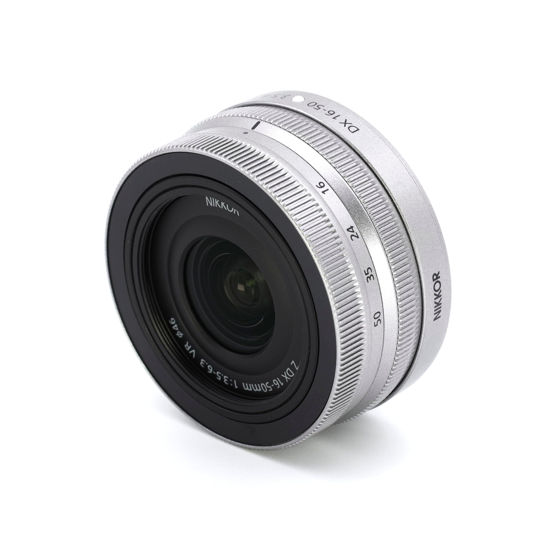 Nikon Z 16-50mm f/3,5-6,3 VR DX SE, Silber