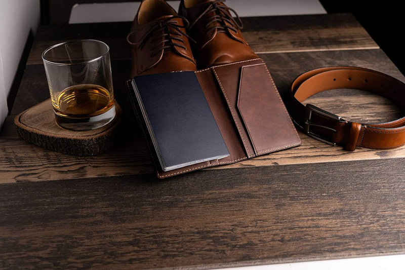 NOMAD Passport Wallet Traditional Reisegeldbörse aus Echtleder zum Verstauen von Geld, Bankkarten un