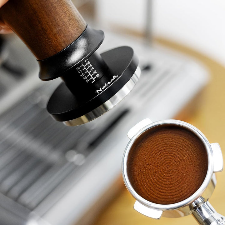 NOTSEK Tamper 58mm, 30lbs Druckregulierend Espresso Tamper, Self Levelling Walnussholz Kalibriert Fe
