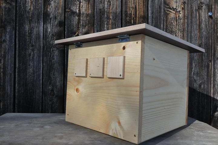 Premium Hummelkasten mit Wachsmottensperre, 2X Sichtfenster und Nistmaterial Wetterfest Bienenhaus H