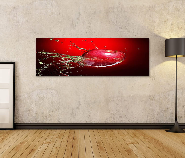 islandburner Bild auf Leinwand Roter Apfel Mit Wasser Vor Rotem Hintergrund Bilder Wandbilder Poster