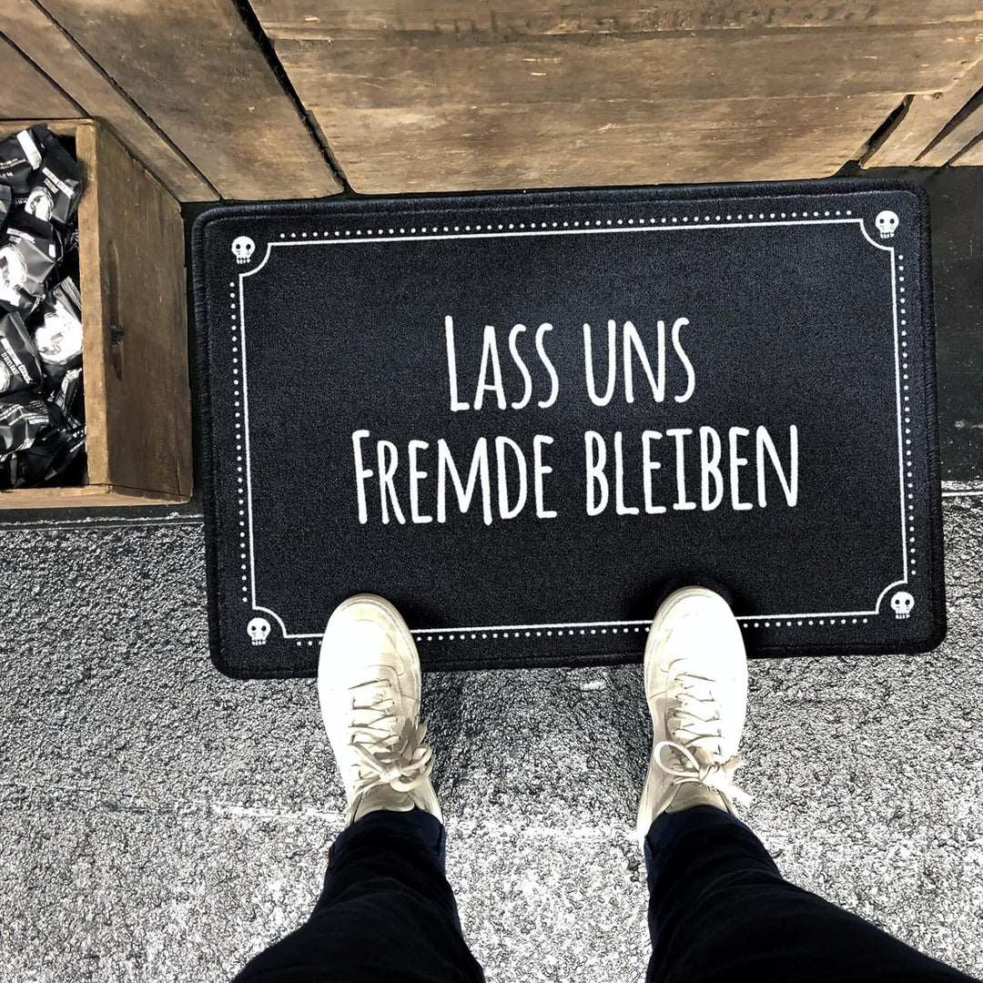 Pechkeks Fussmatte mit Spruch „Lass Uns Fremde bleiben. “ (Grösse 67x43 cm; rutschfest, waschbar, sc