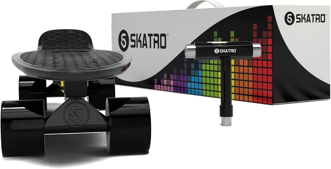 Skatro - Mini-Cruiser-Skateboard. 22 Zoll Kunststoff-Board im Retro-Stil, komplett mit Black Panther