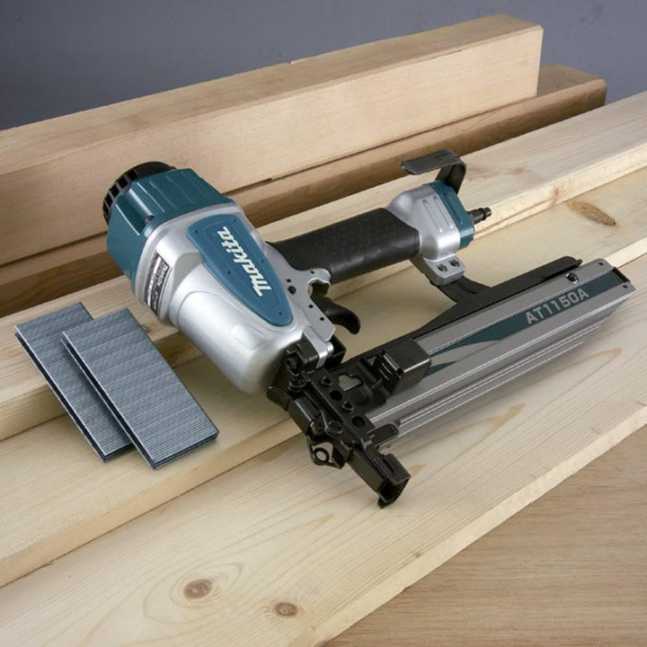 Makita Druckluft-Tacker AT1150A, Schwarz, Blau, Silber