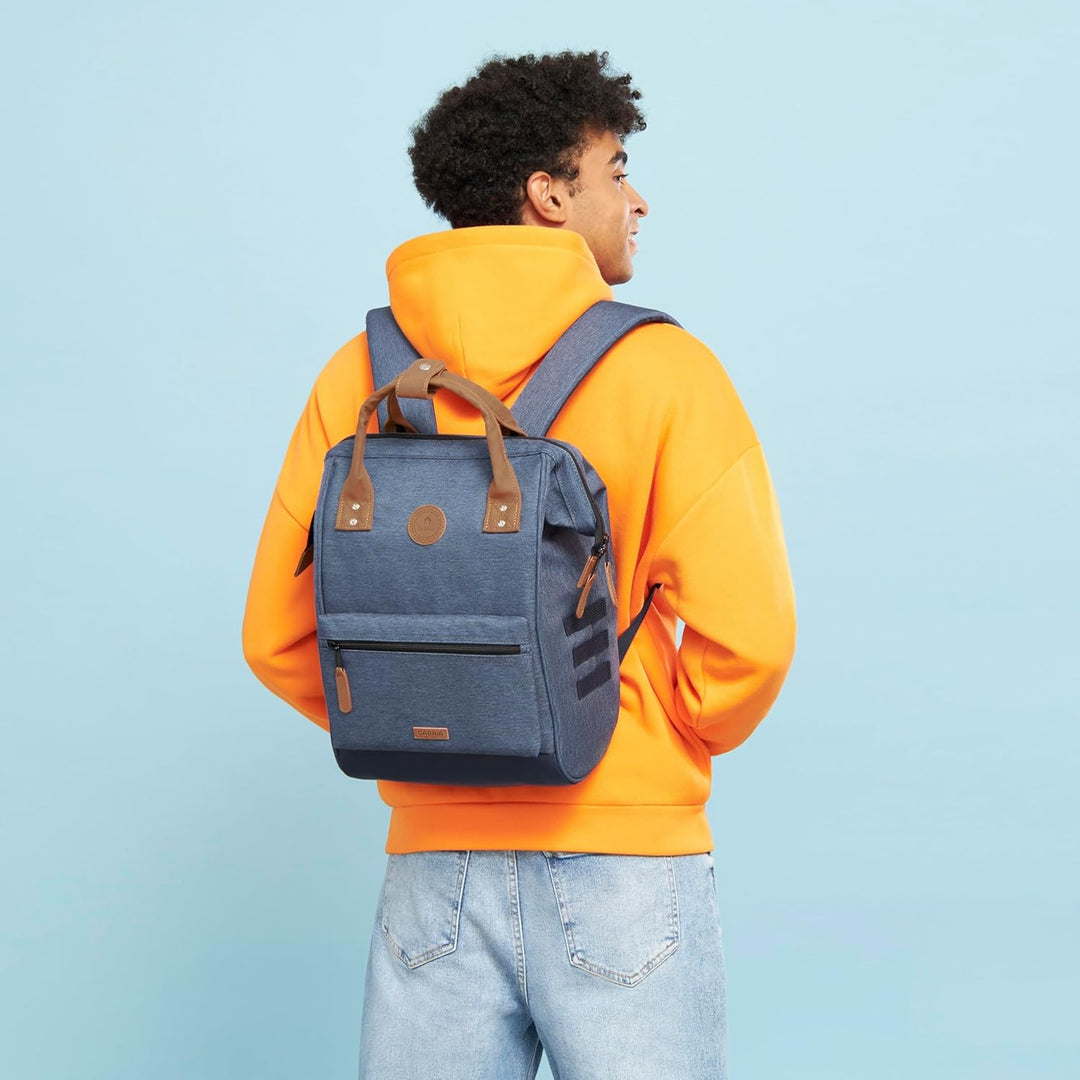 Cabaïa - Adventurer Rucksack Paris Medium 18L - Wasserabweisend - Laptopfach bis zu 13 Zoll - 2 Vord