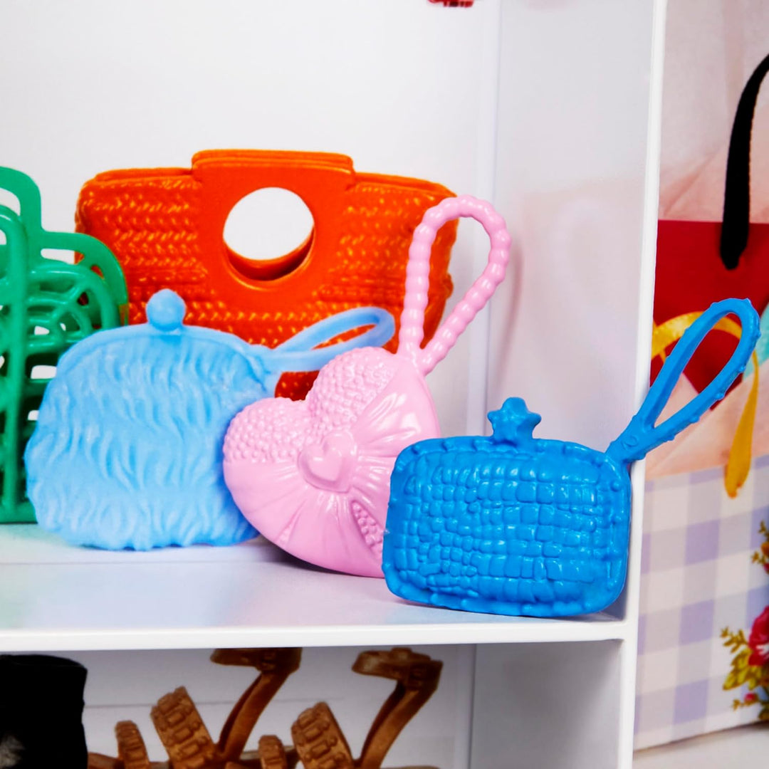 Barbie GBK12 - Traum Kleiderschrank mit Puppe und Puppenzubehör, Spielzeug ab 3 Jahren, Mehrfarbig S