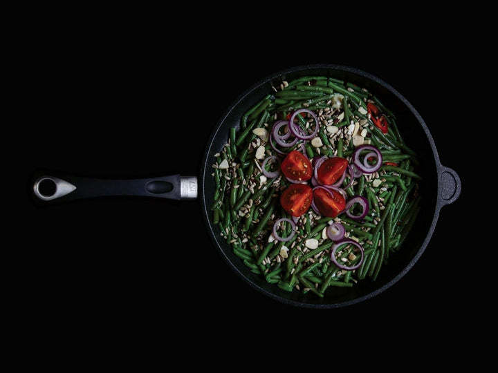 AMT Gastroguss Sauteuse/kleiner Wok, 20 cm Ø, 6 cm hoch, fester Stiel, induktionsgeeignet, Lotan® An