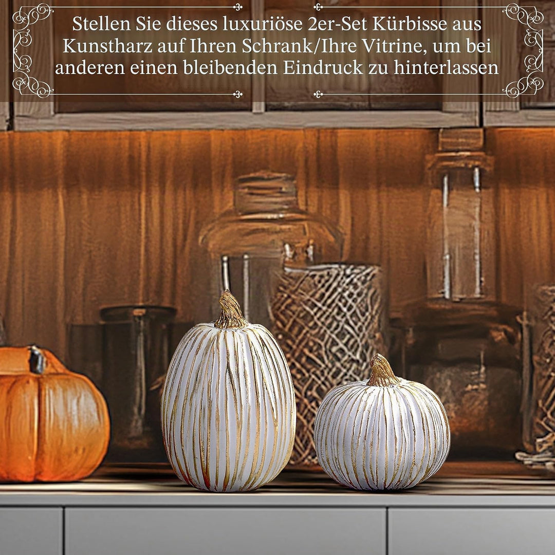 DN DECONATION 2er Set Deko Kürbisse – Geschnitzte Kürbisdeko aus Kunstharz Weiss & Gold – Herbstdeko