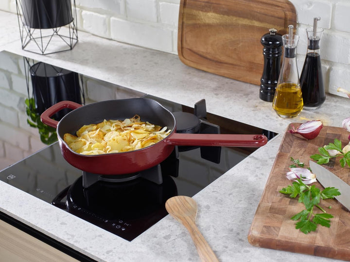 Fissler Moments Collection/Emaillierte Gusseisen-Pfanne (Ø 26 cm) antihaftend, hoher Rand, mit Ausgi