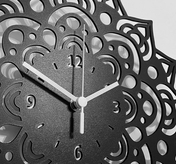 Instant Karma Clocks Wanduhr Mandala Blumen Kunstwerk Dekoration Chakra Kunst Geschenk, Schwarz, 30c