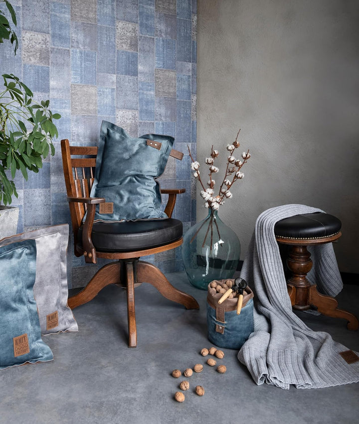 KNIT FACTORY - DAX Kissen - Luxuriöses und samtweiches Dekokissen - Sofakissen - 50x50 - Grau 50x50