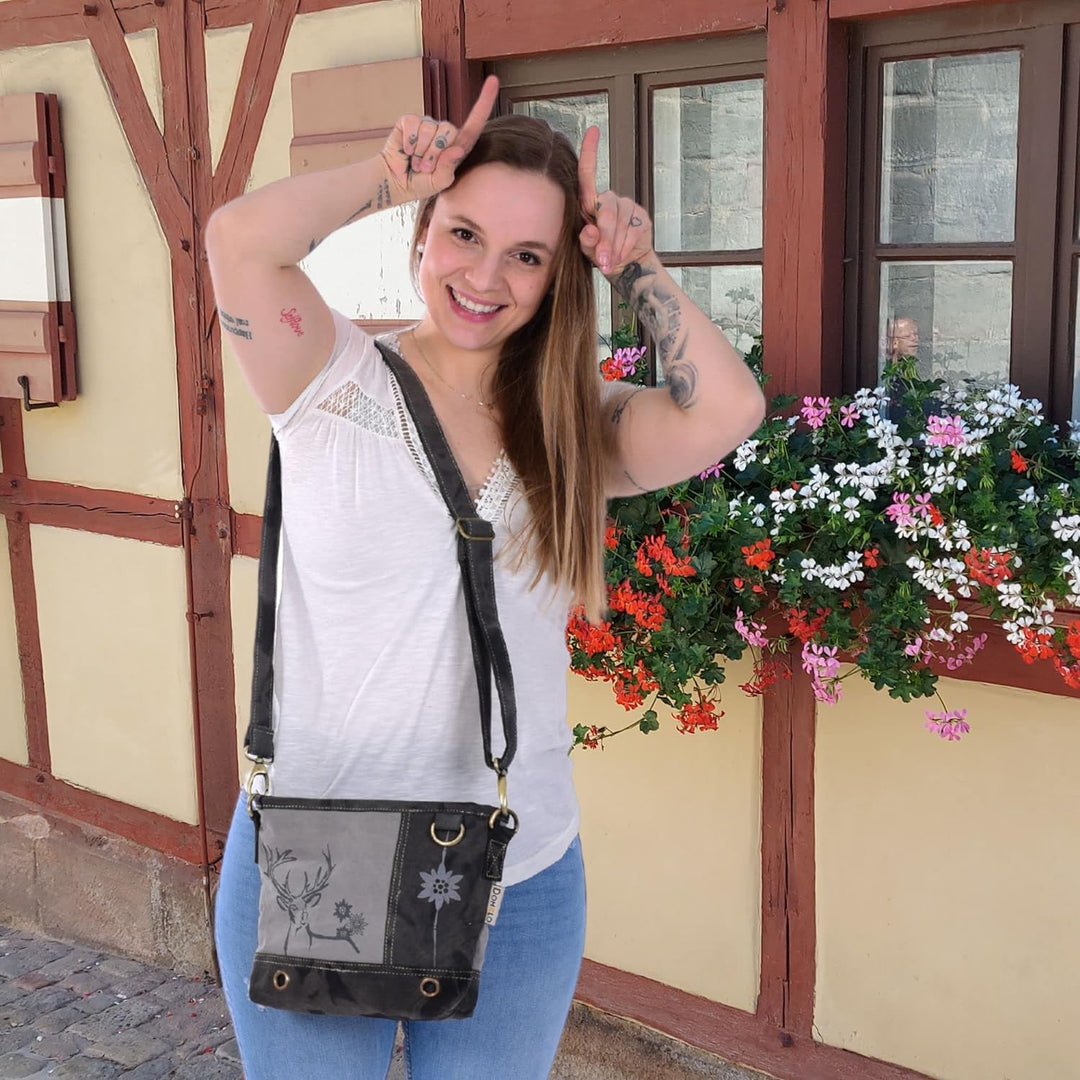 Domelo Damen Trachtentasche. Umhängetasche mit Hirsch &amp; Edelweiss Aufdruck. Graue Crossover Bag in V