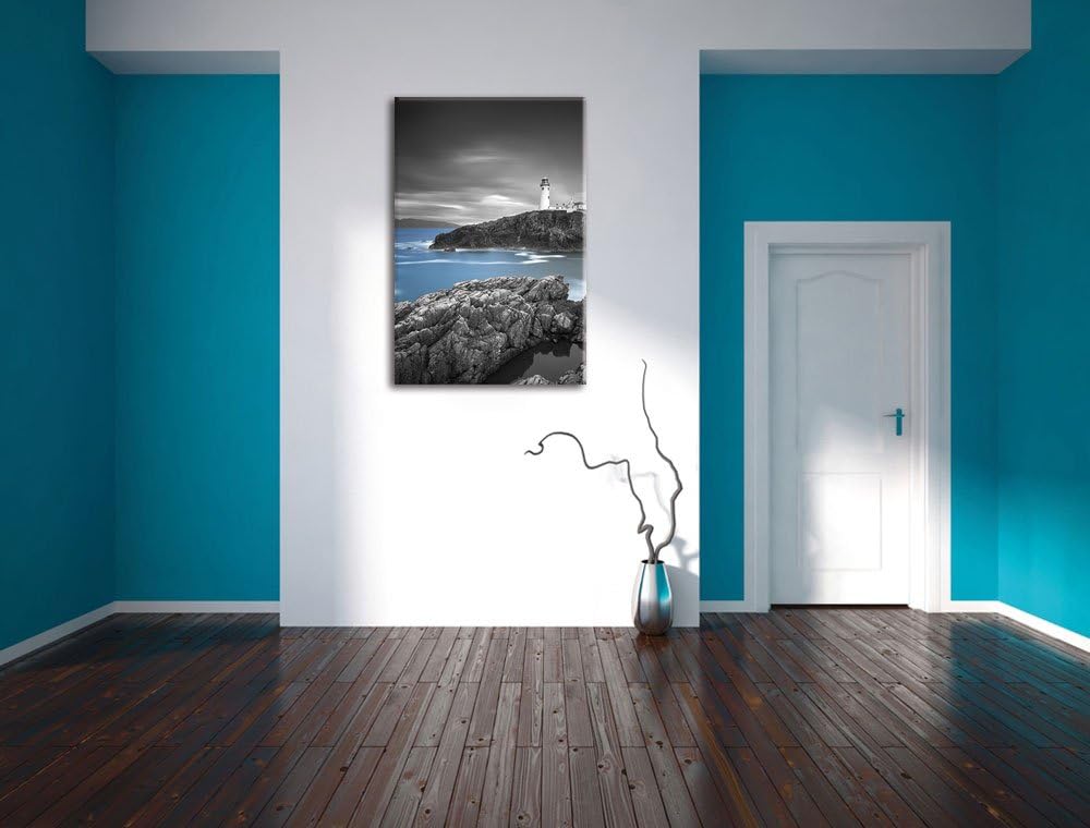 Pixxprint Leuchtturm an traumhaft blauem Meer schwarz/weiss, Format: 80x120 auf hochkantiges Leinwan