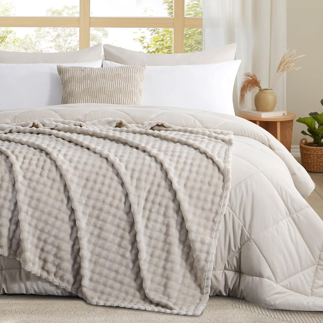 RUIKASI Bubble Decke Kuscheldecke Flauschig Beige - 220x240cm XXL Sofadecke & Couchdecke aus Plüsch,