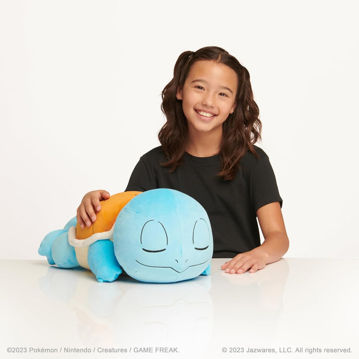 Pokémon PKW0220-45cm Schlafendes Plüsch - Schiggy, offizielles Plüsch, Schiggy