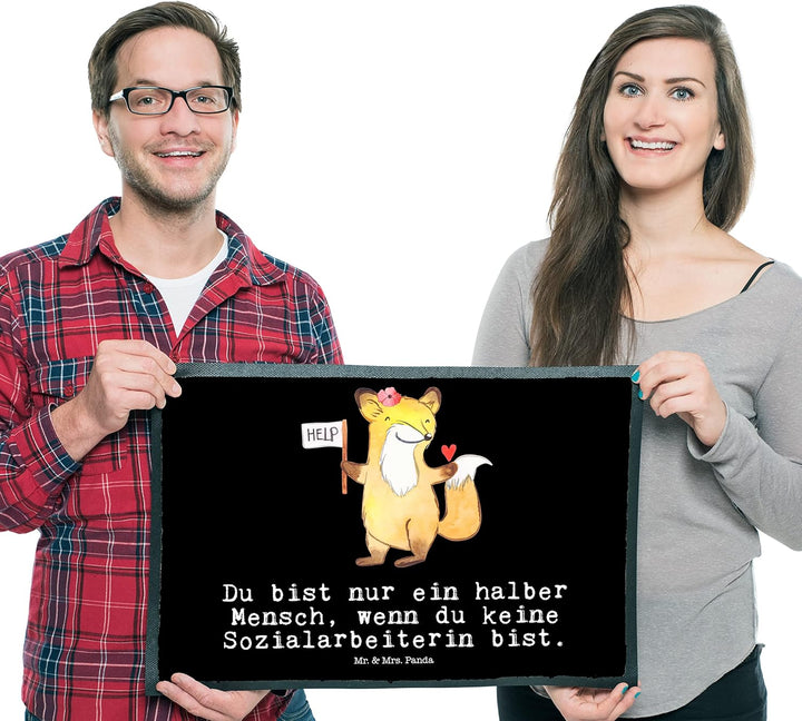 Mr. &amp; Mrs. Panda 50 x 75 cm Fussmatte Sozialarbeiterin mit Herz - Geschenk, Kollege, Schmutzfänger,