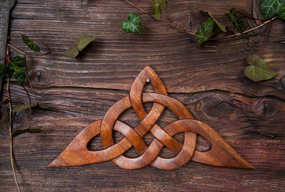 Windalf Handgearbeitetes Rustikales Holzbild Keltischer Knoten DIATHAN 35 cm Holzornament Wandbild S