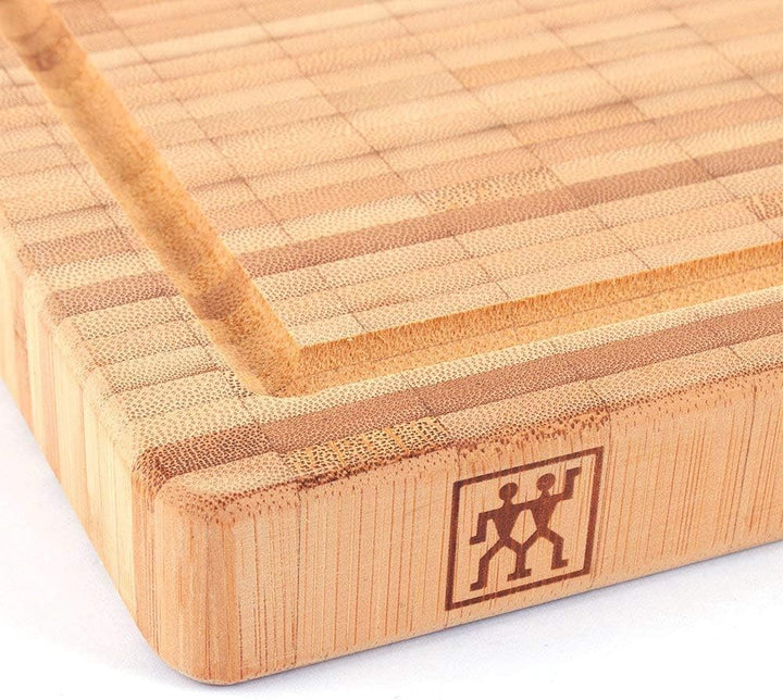 ZWILLING Schneidbrett aus massiven Bambusholz mit Saftrille, beidseitig nutzbar, mittel, 36 x 26 cm