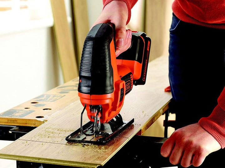 Black+Decker Li Ion Akku Stichsäge 18V BDCJS18 – Pendelhubstichsäge mit Akku und Ladegerät – Vielsei