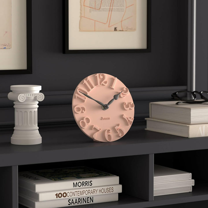 JONES CLOCKS® Hampstead Schreibtisch Uhr | Freistehend | Rosa | Elegante, erhabene Ziffern | Ideal f