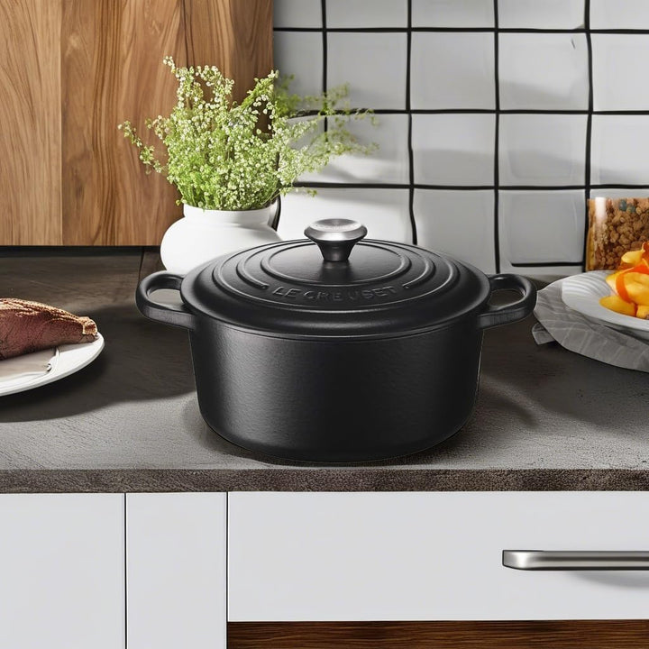 Le Creuset Signature Gusseisen-Bräter mit Deckel, Ø 22 cm, Rund, Für alle Herdarten und Induktion ge