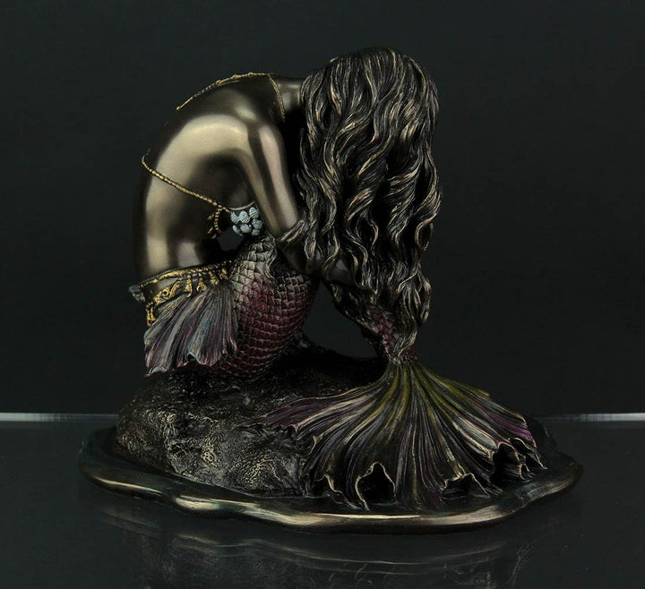 Harz Statuen Sirene Einsamkeit Meerjungfrau sitzend auf Rock Bronze Finish Statue 16,5 x 14,6 x 14 c