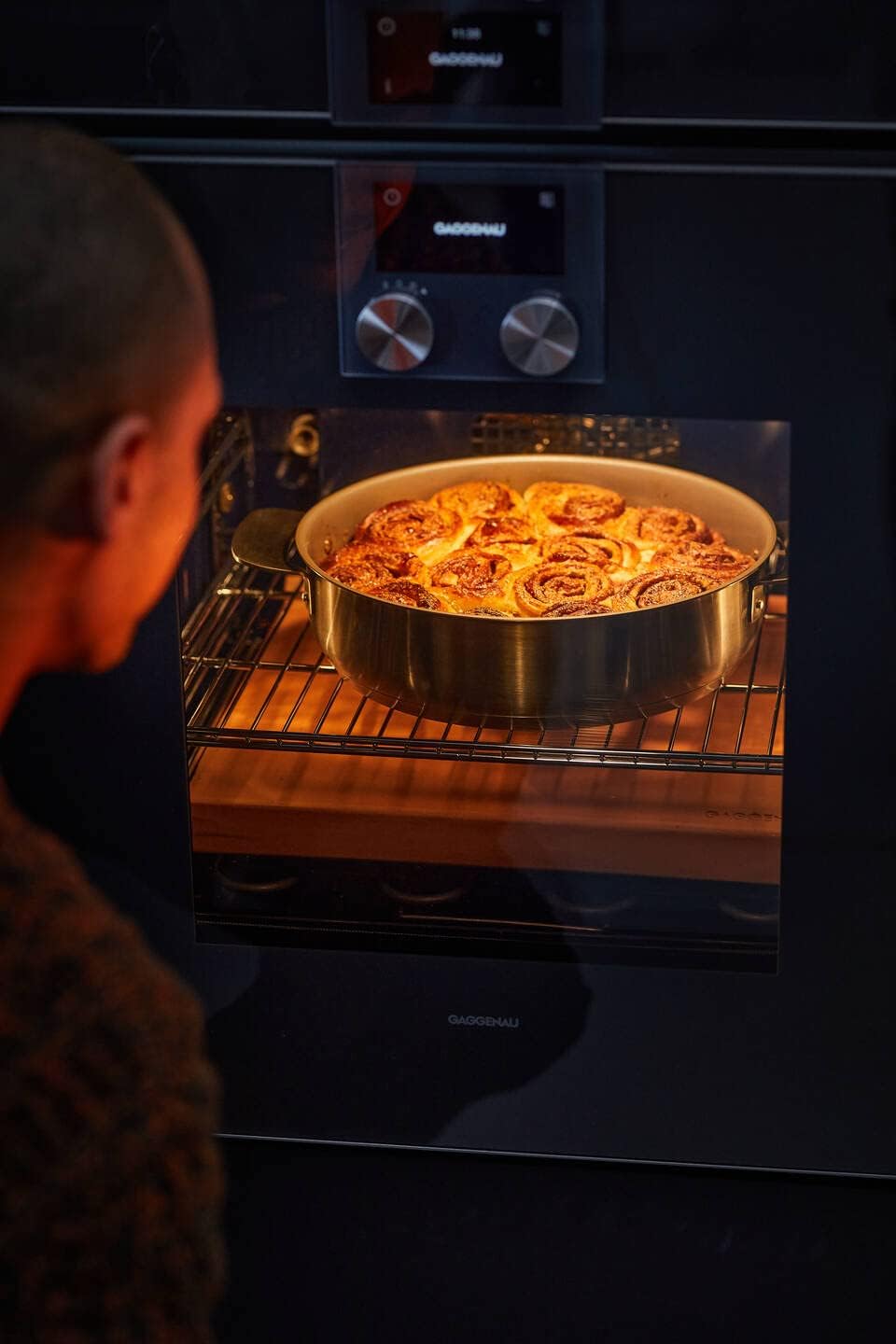 Fiskars Bräter mit Deckel, Ø 28 cm, Beschichtet, Für alle Kochfelder geeignet, Recycelter Edelstahl,