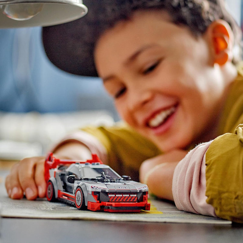 Lego Speed Champions Audi S1 e-tron Quattro Rennwagen Set mit Auto-Spielzeug zum Bauen, Spielen und