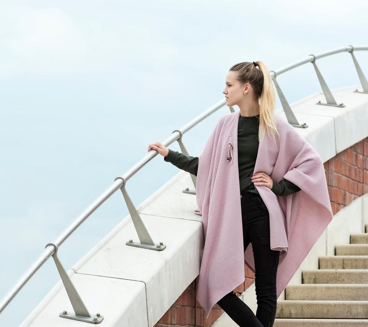 KNIT FACTORY - Jazz Poncho - Elegant Gestrickter Damen Cape - Wickelschal mit Wolle - Hochwertige Qu