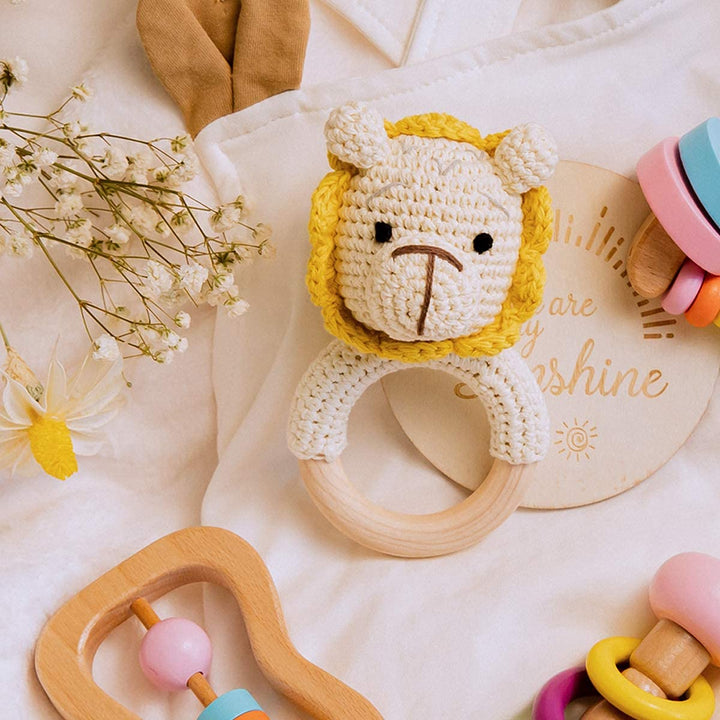Youuys Babyrassel Gehäkelte Holz Häkeln Tiere Greifling Baby Holz Rassel Baby mit Sound Handmade Ras