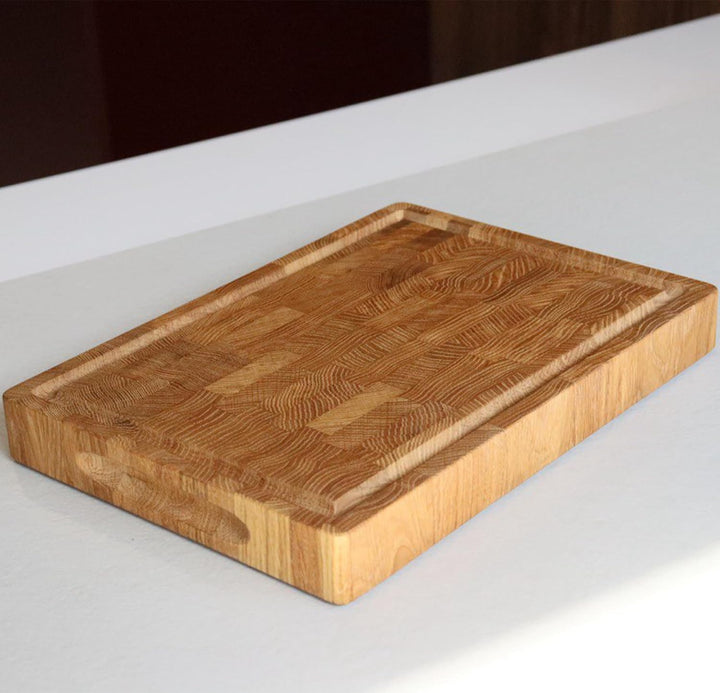 B4K® 35х25х4cm Küchenbrett aus Eiche Stirnholz | Antibakterielles Hirnholzbrett mit Griffen, Silikon